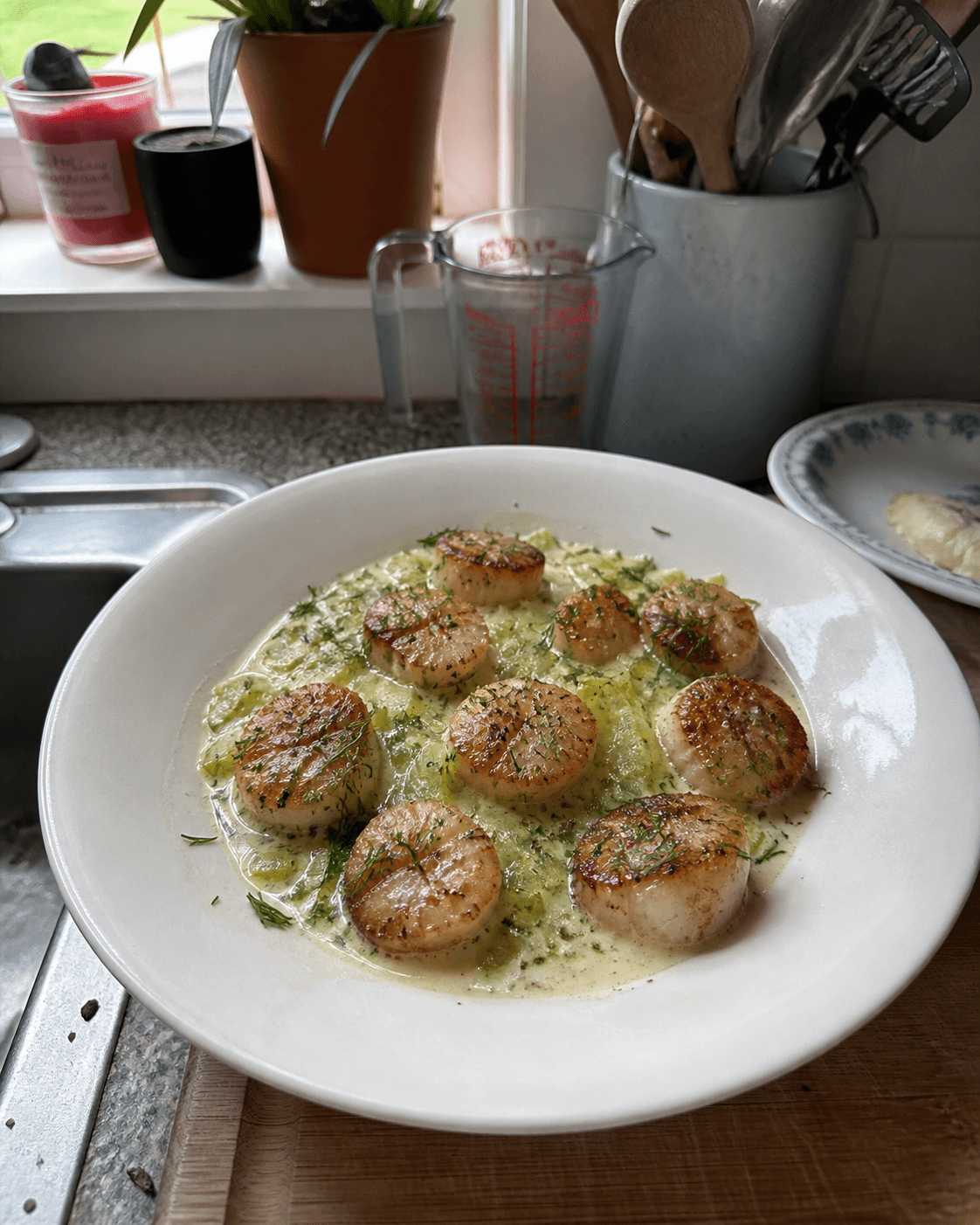 Pan-Seared Scallops with Creamy Lemon Dill Leeks
